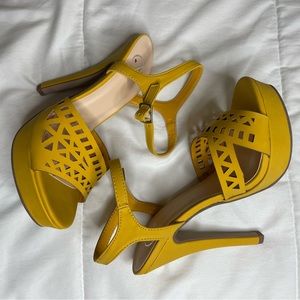Mustard yellow color platform heel pumps size 6                    Brand NEW